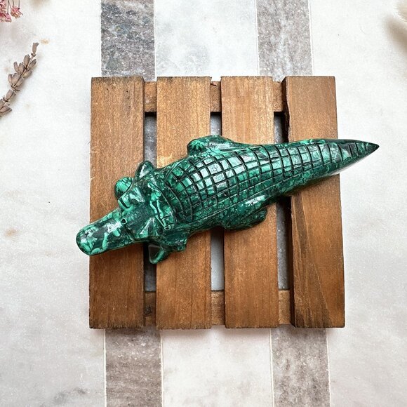 Gorgeous Malachite Alligator/Crocodile Carving - Picture 10 of 10